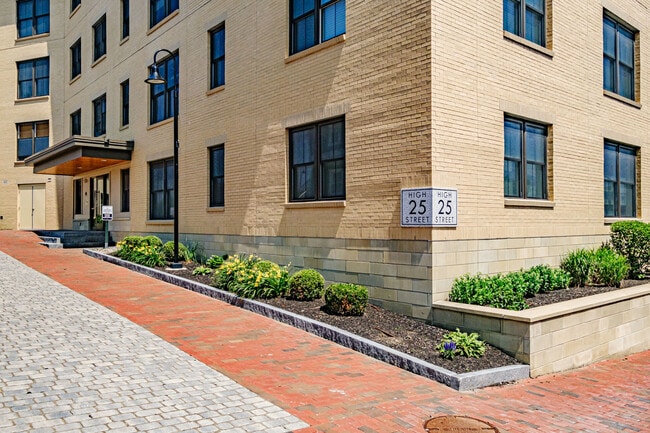 25 High St, Unit 307 in Portland, ME - Foto de edificio - Building Photo