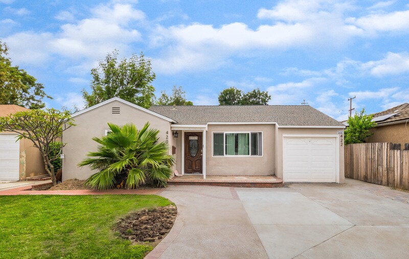 420 N Batavia St in Orange, CA - Building Photo