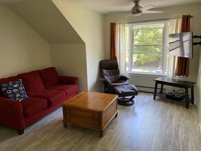 84 Guinea Rd, Unit In-law apartment in Kennebunkport, ME - Foto de edificio - Building Photo