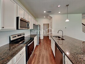 8577 Highfield Ave in Jacksonville, FL - Foto de edificio - Building Photo