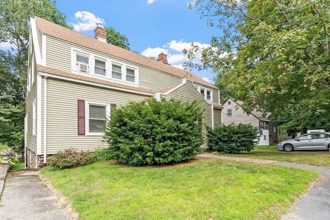 29 Rockrimmon Rd in Worcester, MA - Building Photo - Building Photo
