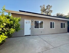8636 Aqueduct Ave in North Hills, CA - Building Photo