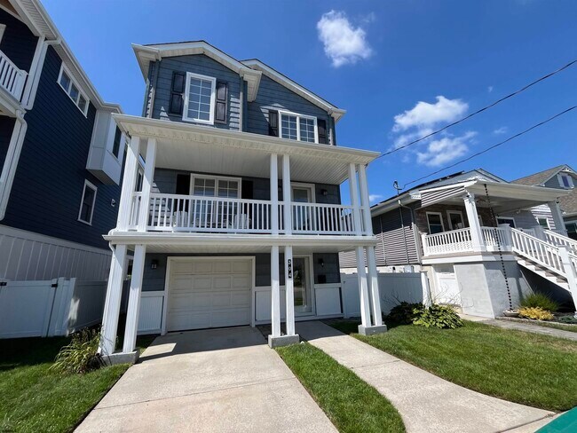 property at 304 N Vendome Ave