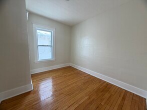 608 Emily St, Unit 3 bedroom apartment in Utica, NY - Foto de edificio - Building Photo