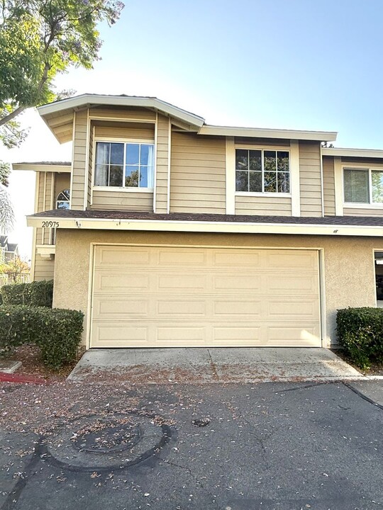 20975 Eagles Glen in Lake Forest, CA - Foto de edificio