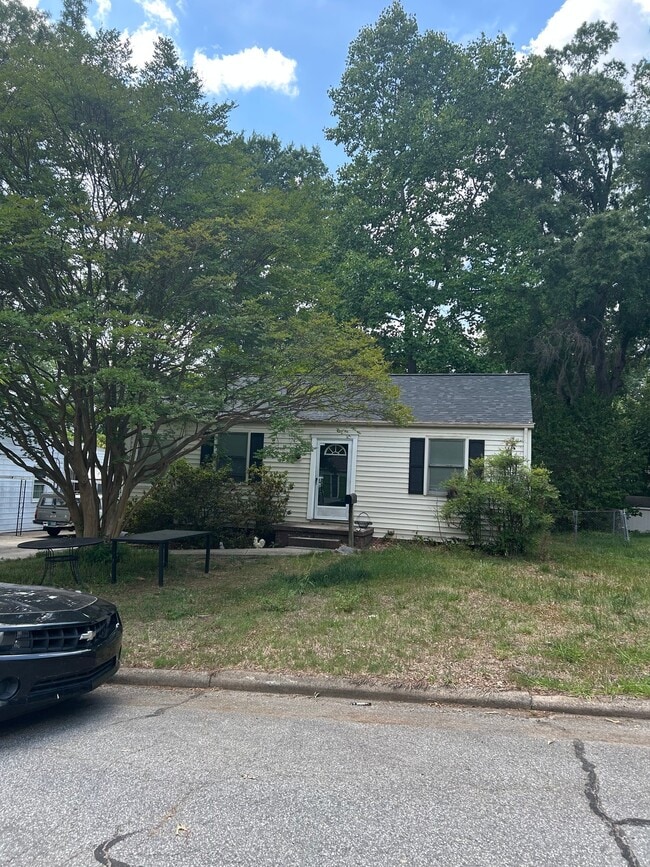 property at 1011 Cleburne St