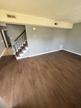 406 Roxana Rd in Highland Springs, VA - Foto de edificio - Building Photo