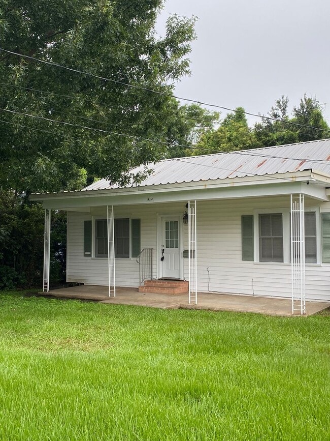 property at 914 St Patrick St