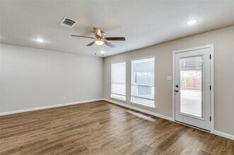 5700 Giddyup Ln in Fort Worth, TX - Building Photo - Building Photo
