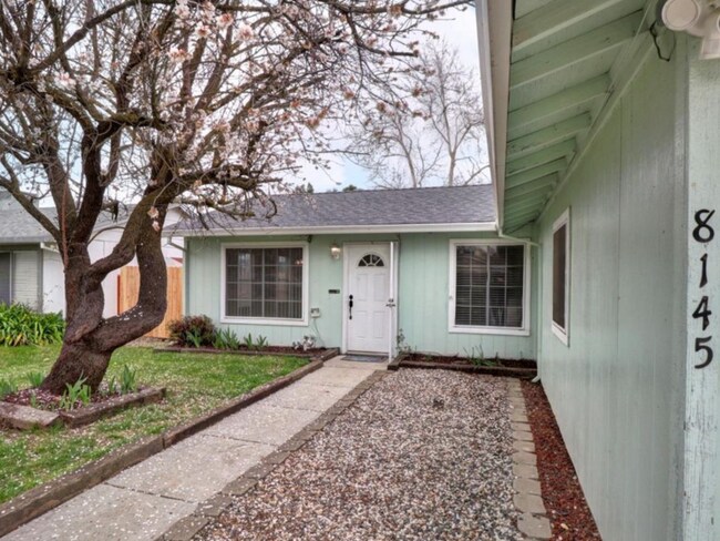 8145 Lin Oak Way, Unit 1 in Citrus Heights, CA - Building Photo - Building Photo