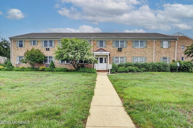 43 Manchester Ct in Freehold, NJ - Building Photo - Building Photo