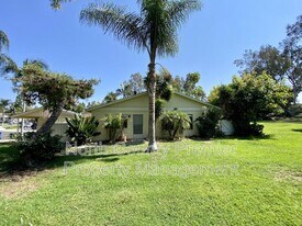 1815 Gatepost Rd in Encinitas, CA - Building Photo