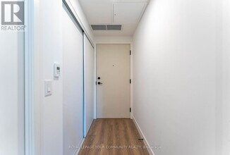 1050-1050 Eastern Ave in Toronto, ON - Building Photo - Building Photo