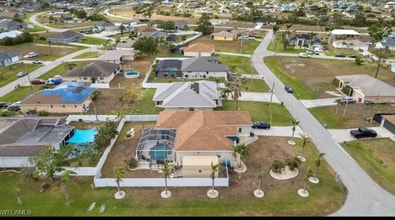 711 NW 19th Ct in Cape Coral, FL - Foto de edificio - Building Photo