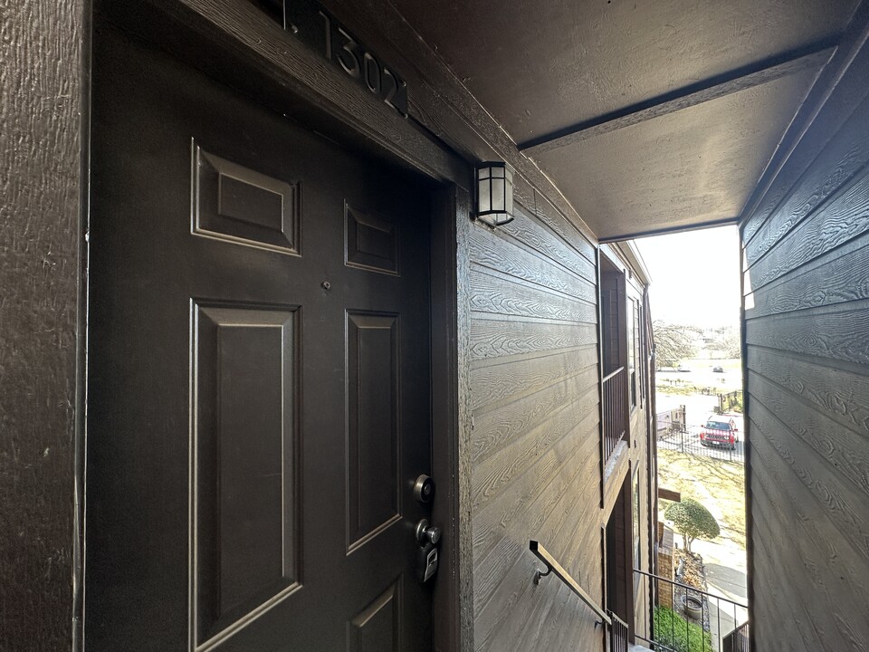 1700 Baird Farm Cir, Unit 1302 in Arlington, TX - Building Photo