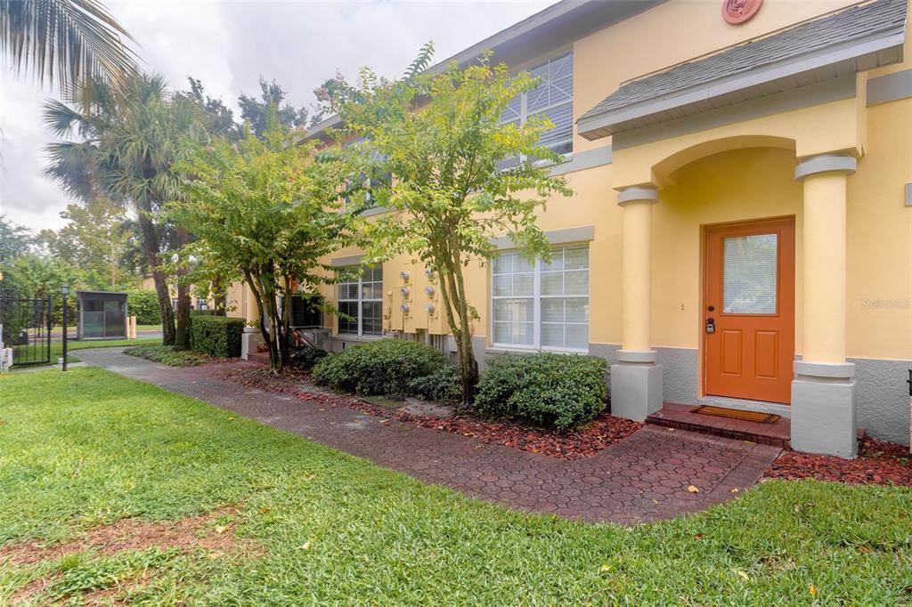 104 Coquina Bay Drive in St. Petersburg, FL - Building Photo