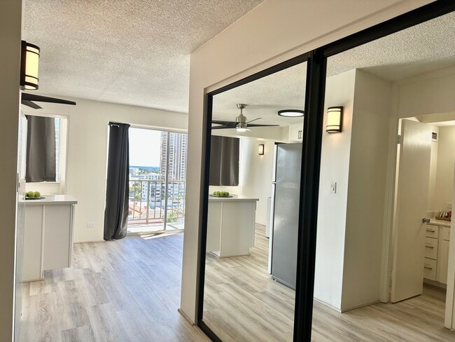 818 S King St, Unit King Manor in Honolulu, HI - Foto de edificio - Building Photo