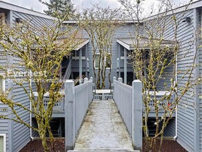 9398 Redmond - Woodinville Rd NE in Redmond, WA - Building Photo - Building Photo