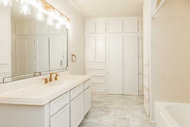 property at 118 N Caldwood Dr