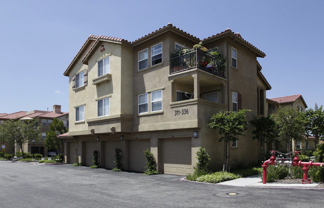 Windrow Apartments in Irvine, CA - Foto de edificio - Building Photo