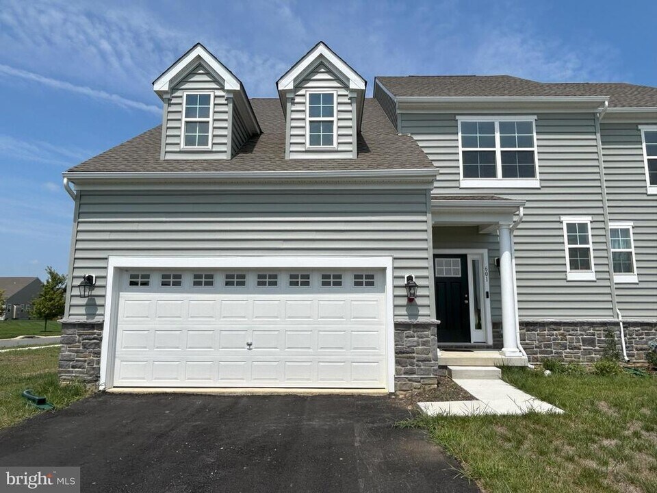 601 Gordon House Wy in Middletown, DE - Building Photo
