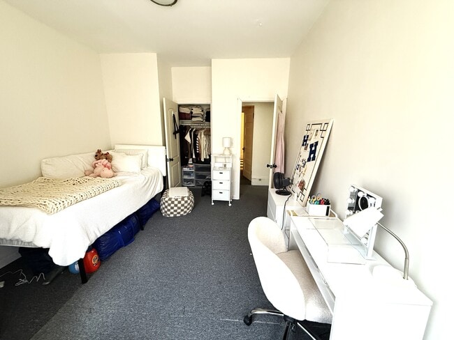 921 Beacon St, Unit #3 in Boston, MA - Building Photo - Building Photo