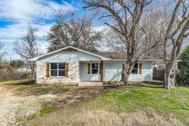 508 N Oneal St in Caldwell, TX - Building Photo - Building Photo