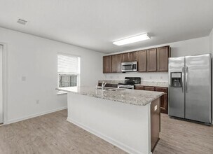 718 Widgeon Wy in Crestview, FL - Foto de edificio - Building Photo