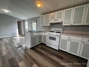 2 Cloverleaf St in Winthrop, ME - Building Photo - Building Photo