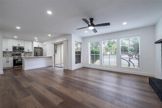 1500 Bay Area Blvd in Houston, TX - Foto de edificio - Building Photo