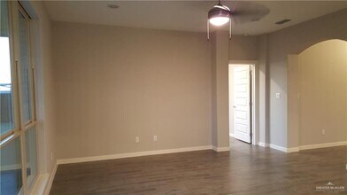 19 Lost Creek Ln in McAllen, TX - Building Photo - Building Photo