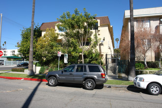 14359 Haynes St in Van Nuys, CA - Building Photo - Building Photo