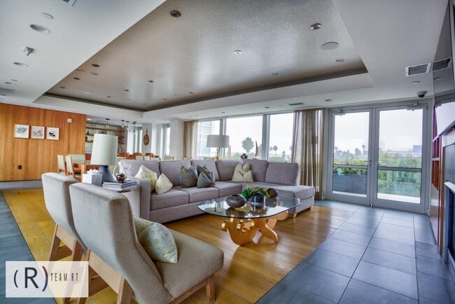 1705 Ocean Ave in Santa Monica, CA - Foto de edificio - Building Photo