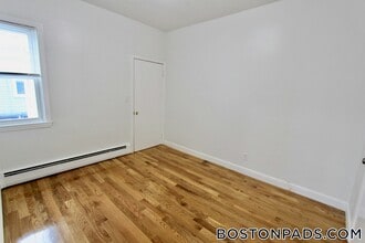55 Forest Ave in Everett, MA - Foto de edificio - Building Photo