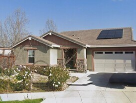 679 Hamilton Ct in Brentwood, CA - Building Photo