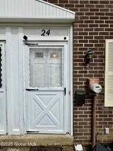24 Maxwell Dr in Troy, NY - Building Photo - Building Photo