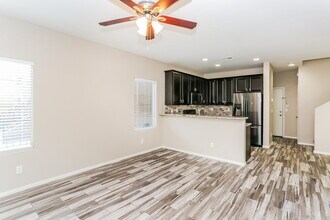8940 Glass Gallery Ct in Las Vegas, NV - Building Photo - Building Photo