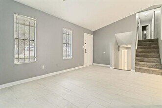 6925 Cainwood Dr in Atlanta, GA - Building Photo - Building Photo