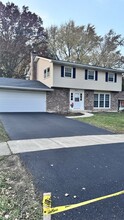 1633 Clyde Dr in Naperville, IL - Foto de edificio - Building Photo