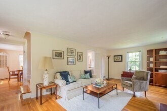 112 Burlington St in Lexington, MA - Building Photo - Building Photo
