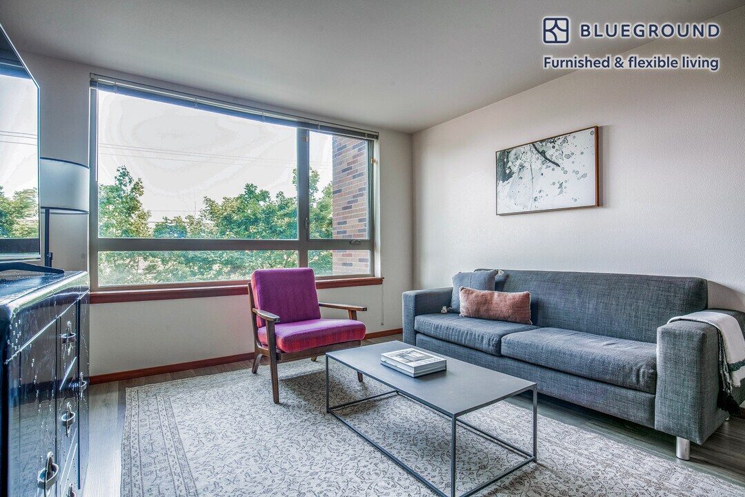 4219 S Othello St in Seattle, WA - Building Photo