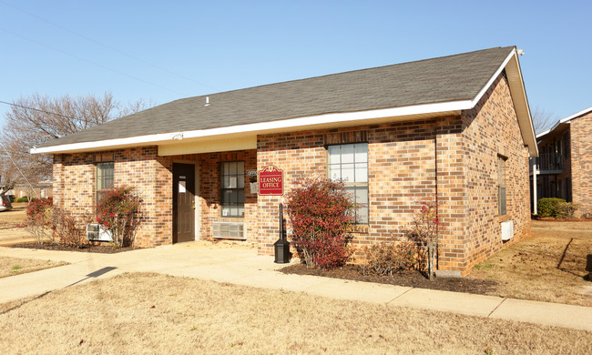 Athens Park Apartments in Athens, AL - Building Photo - Building Photo