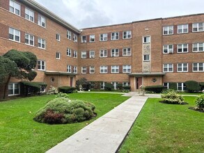 2431 W Lunt Ave in Chicago, IL - Building Photo - Building Photo