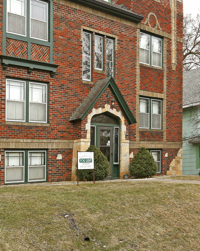 Grand Avenue Apartments in St. Paul, MN - Building Photo - Building Photo