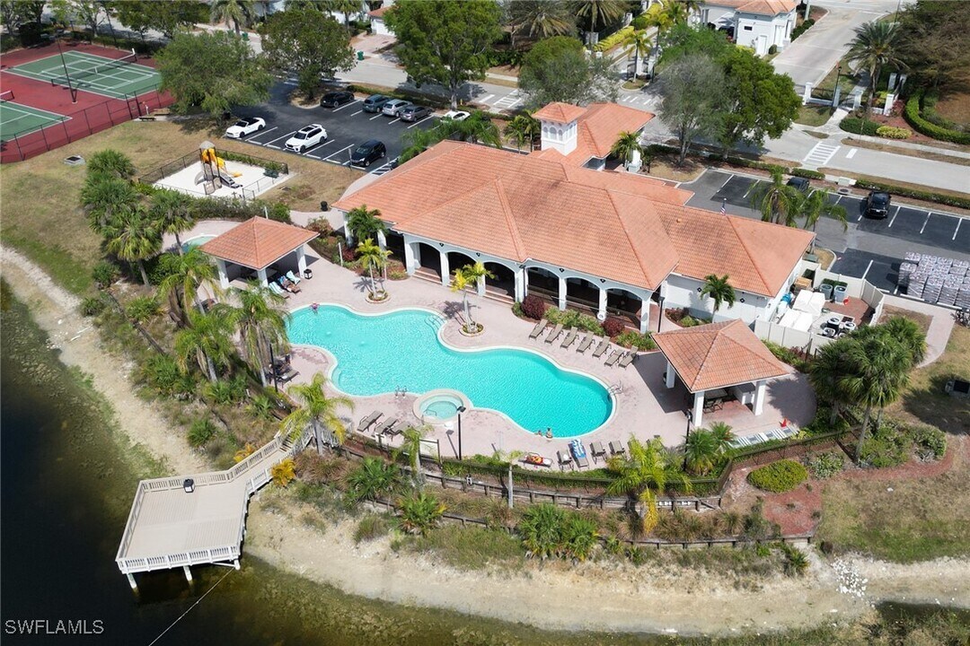 15270 Summit Pl Cir in Naples, FL - Building Photo