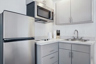 4350 Paradise Rd in Las Vegas, NV - Building Photo - Building Photo