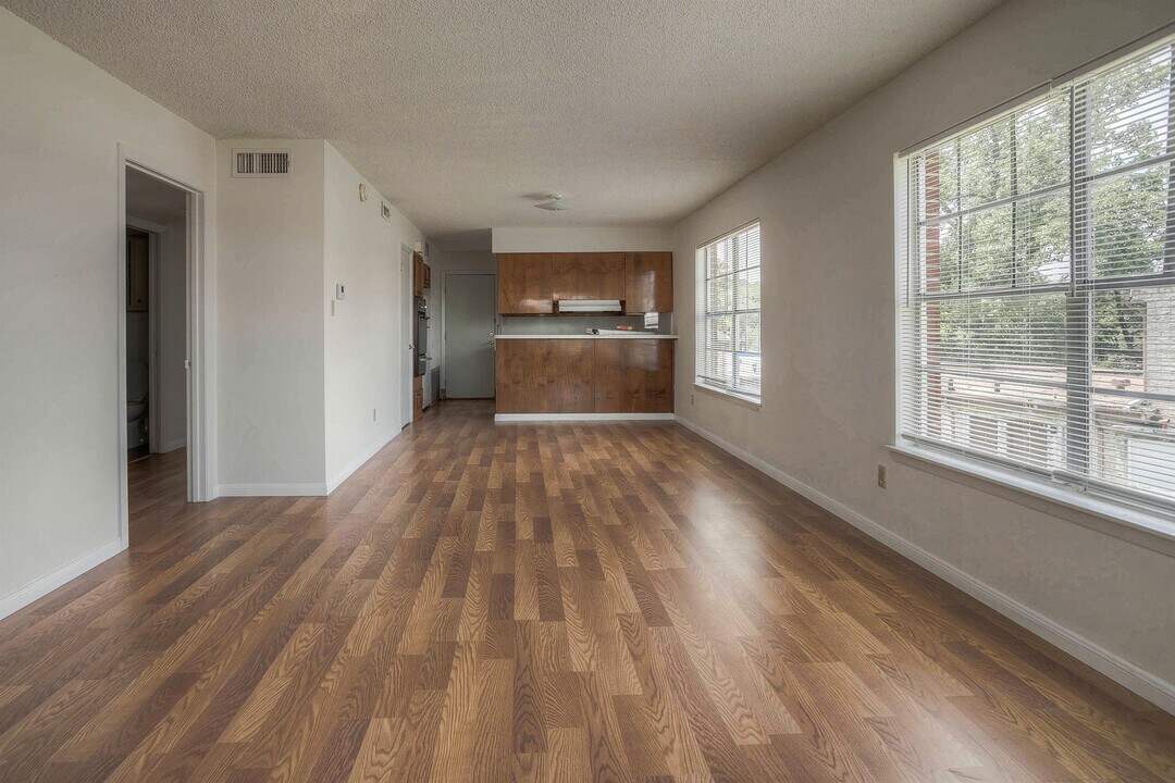 1917 20th St-Unit -3 in Huntsville, TX - Building Photo