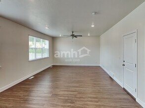 3003 E S Village Dr in Layton, UT - Building Photo - Building Photo