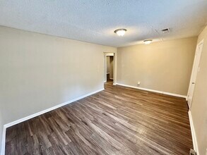 1761 Winston Dr in Memphis, TN - Building Photo - Building Photo