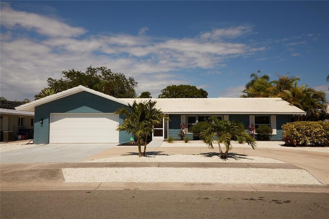 2836 Coventry Dr in Sarasota, FL - Building Photo - Building Photo